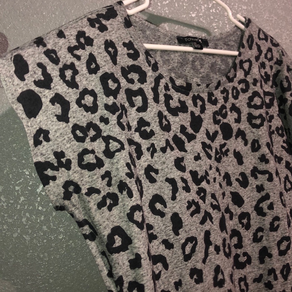 Leopard Print Tee - Picture 2 of 4